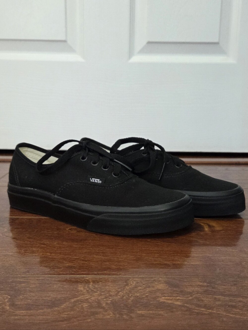Vans Classic Low-Top Canvas Sneakers in Black/Black Women Size 7 Skating - Picture 2 of 6